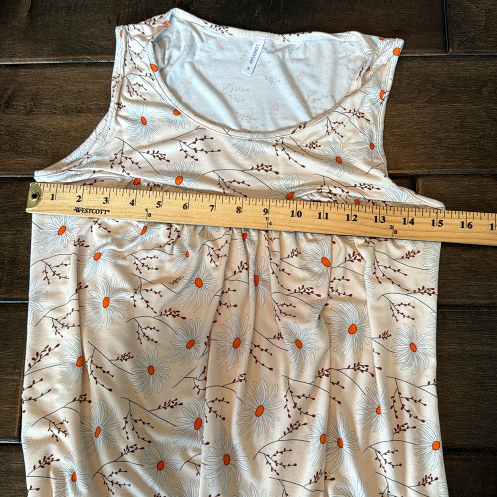 ❤️3/$30 Longyuan Daisy Tank - Picture 6 of 7